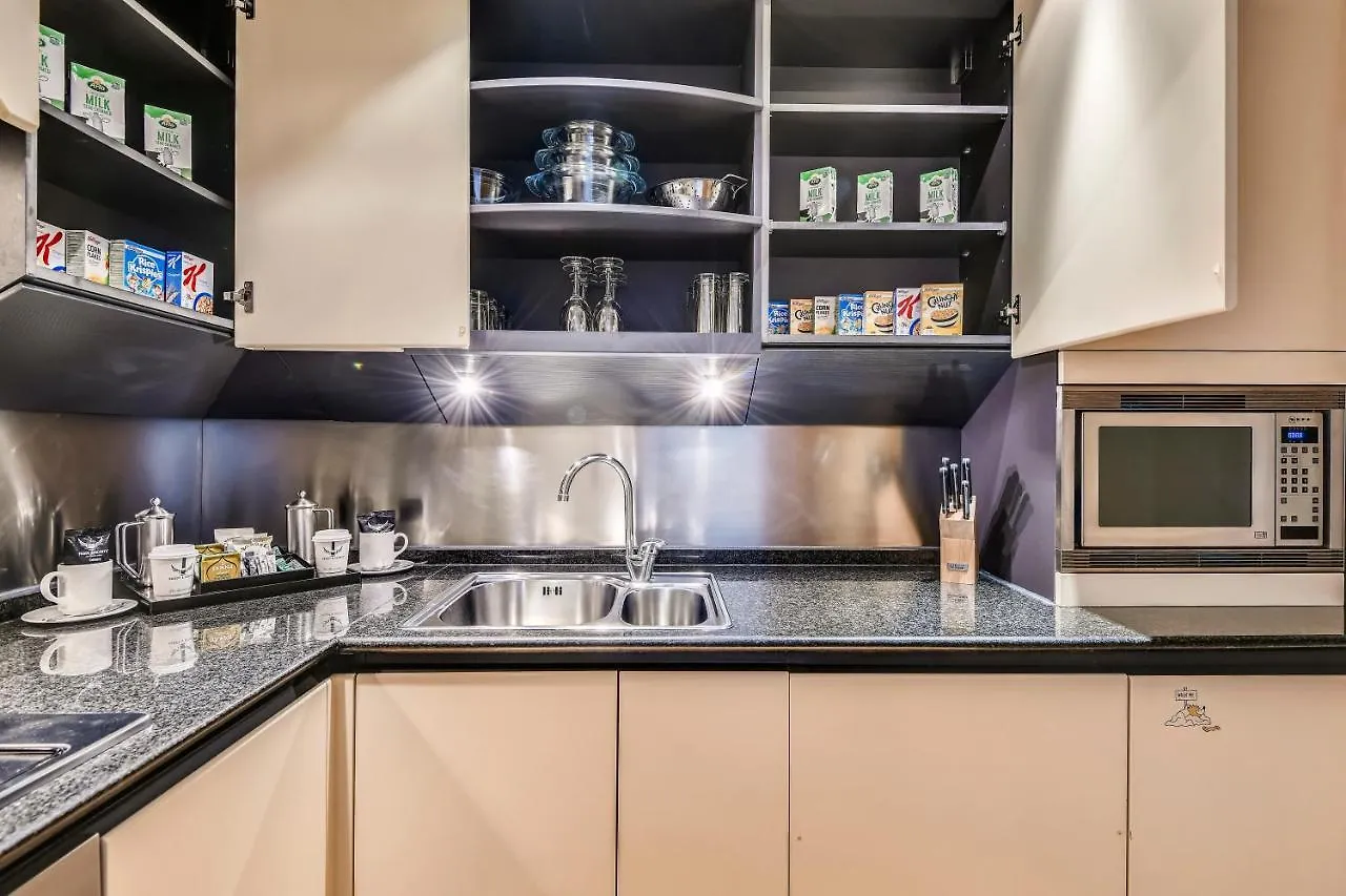 Circus Apartments Canary Wharf London
