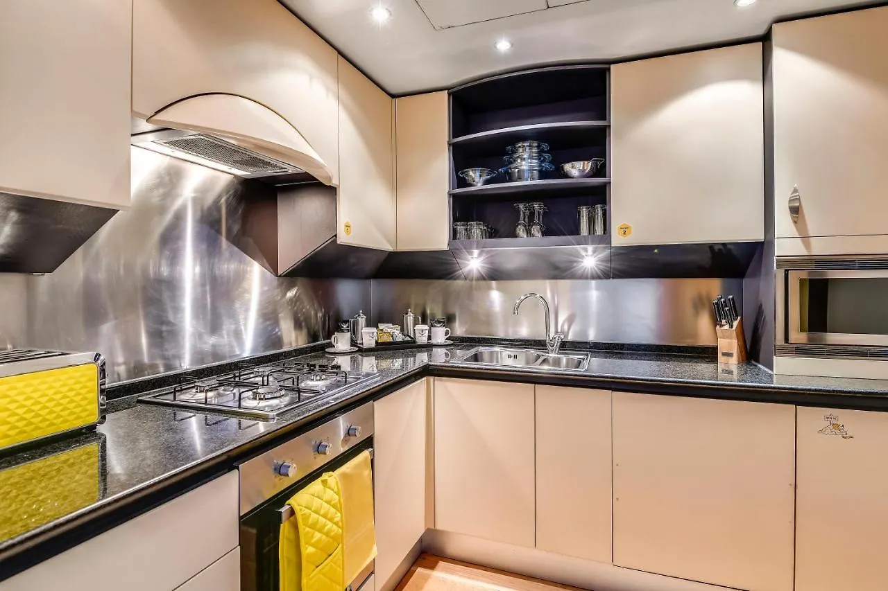 Circus Apartments Canary Wharf London
