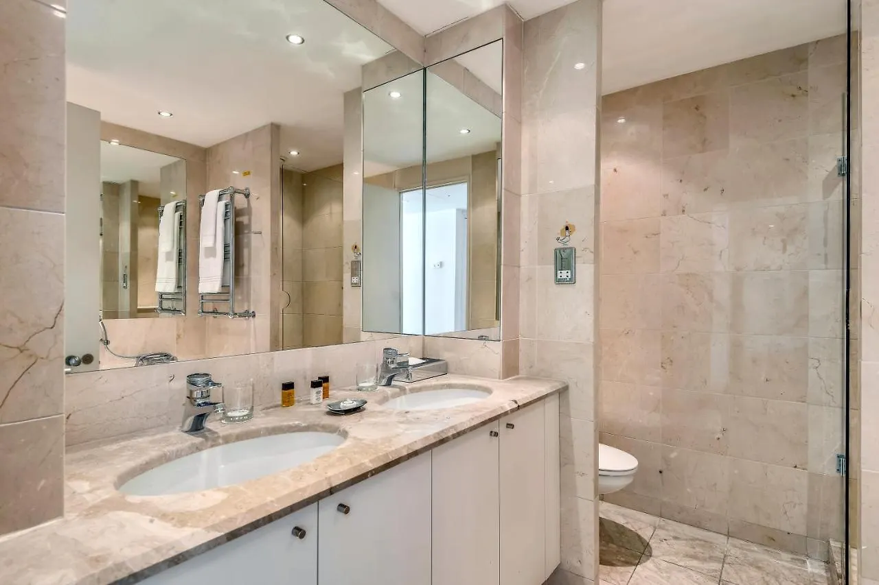 Circus Apartments Canary Wharf London