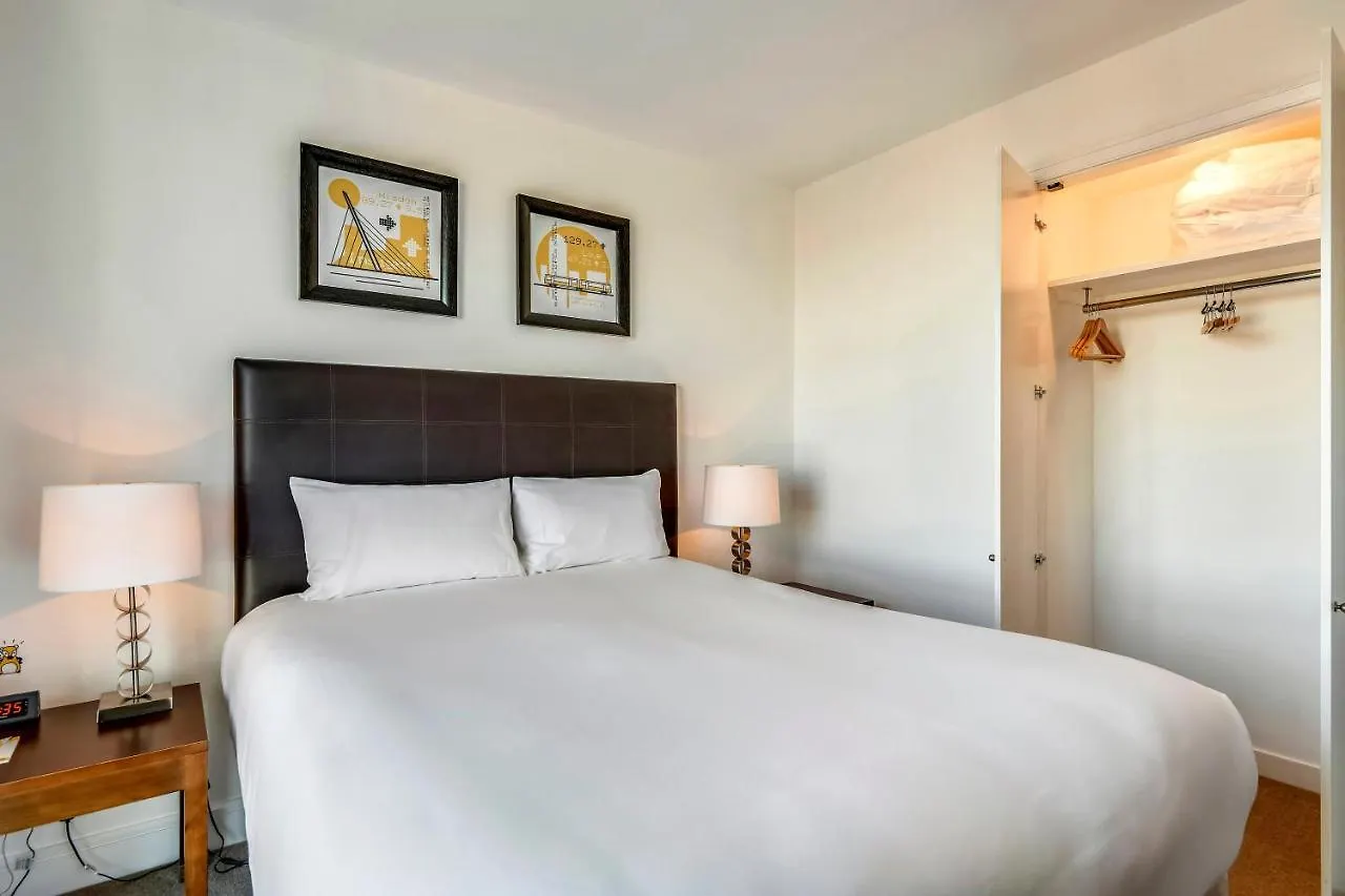 Circus Apartments Canary Wharf London