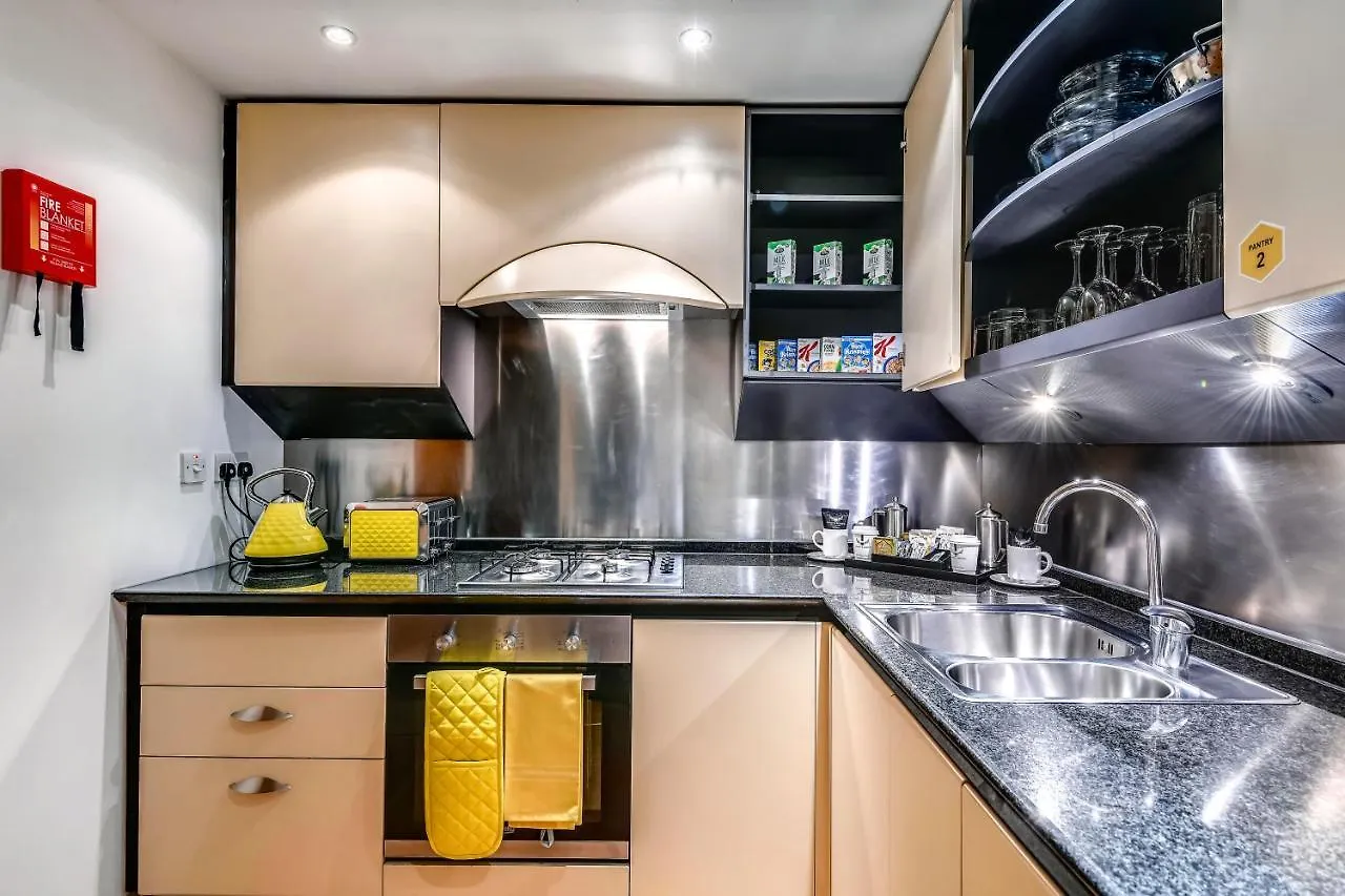 Circus Apartments Canary Wharf London