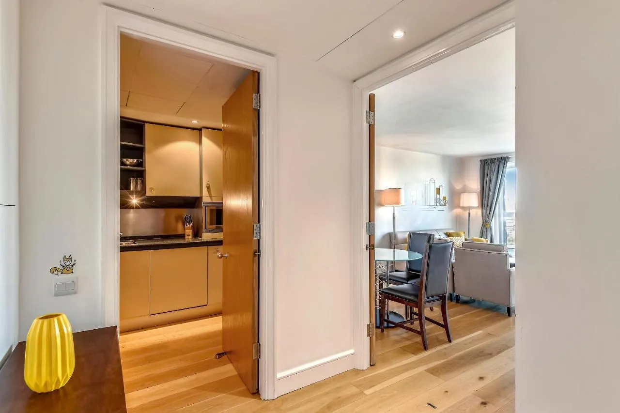 Circus Apartments Canary Wharf London