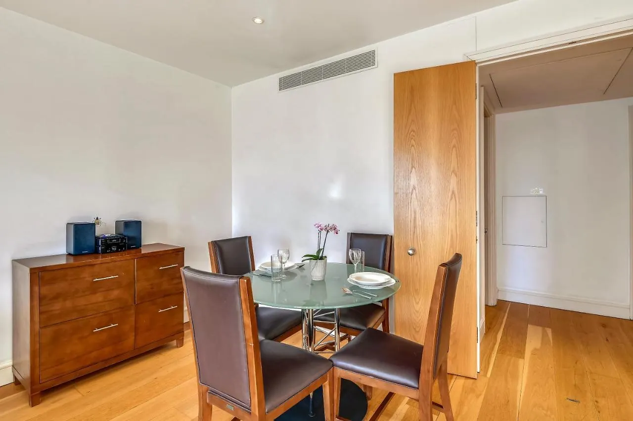 Circus Apartments Canary Wharf London