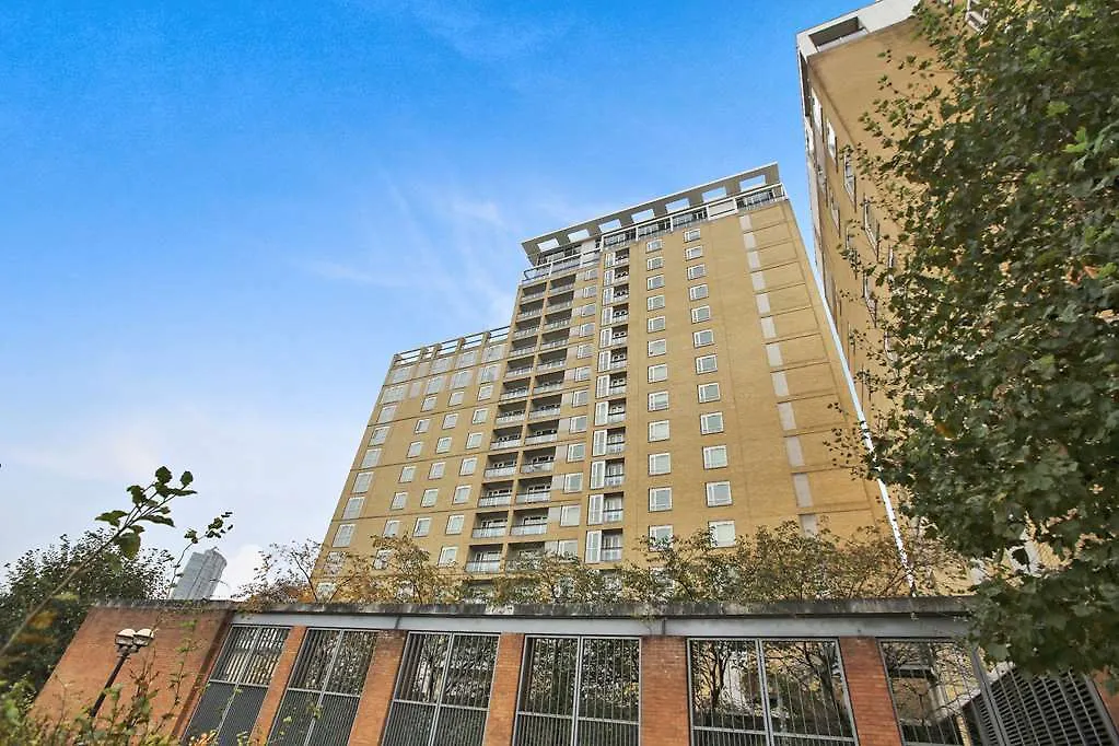 Circus Apartments Canary Wharf London